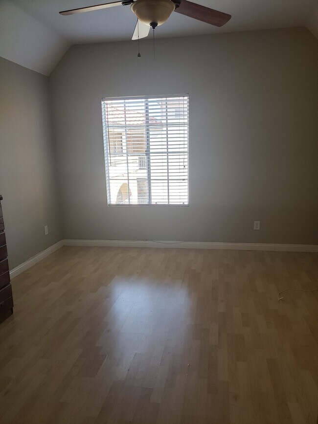 Building Photo - Large 2BD/2BA in Mission Valley - Dual Master Suites! - Open Feel - Quiet, Gated, Central Location!