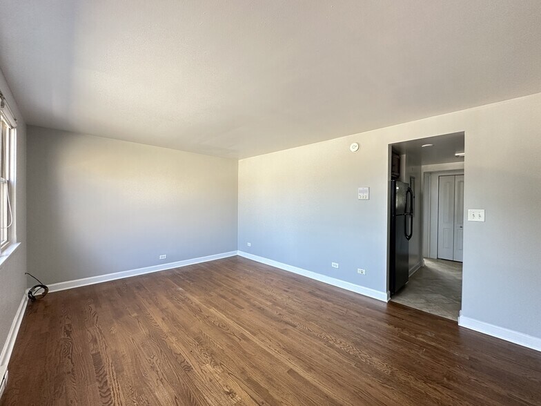 Building Photo - 7632.5 N Milwaukee Ave