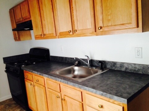 Kitchen - 1221 E Genesee St