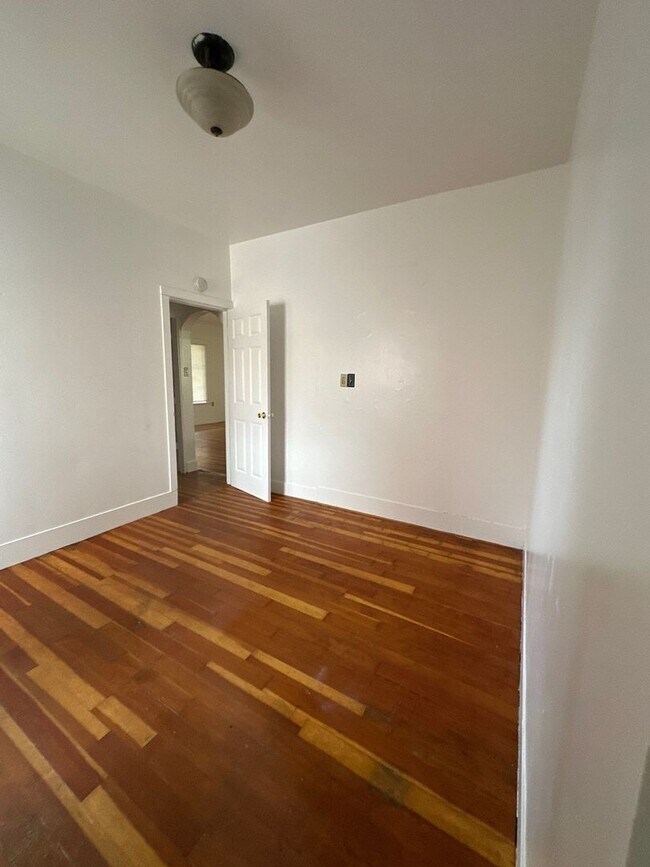 Building Photo - 1405 Canby St