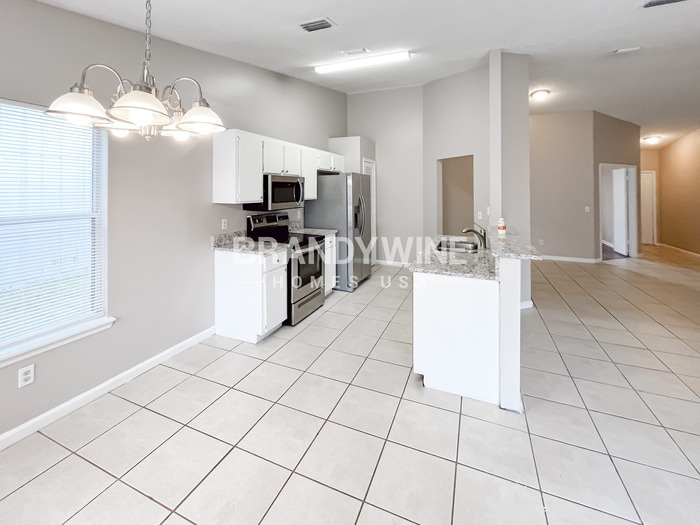 Building Photo - 8055 International Village Dr