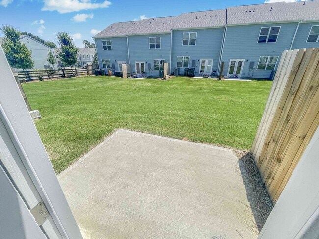 Building Photo - Cartersville Townhome - 3BR/2.5BA