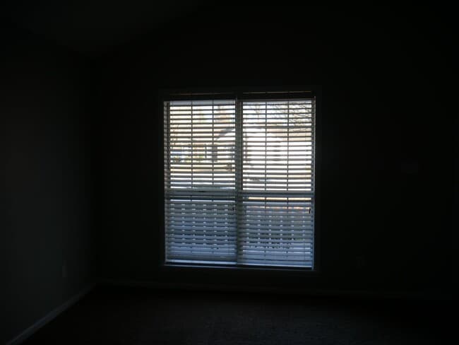 Building Photo - Three bedroom!