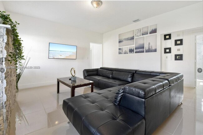 Building Photo - 4508 NW 1st Ave