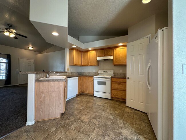 Building Photo - 3bed, 2bath, 1340sq.ft. home in Nottingham Greens - Middleton