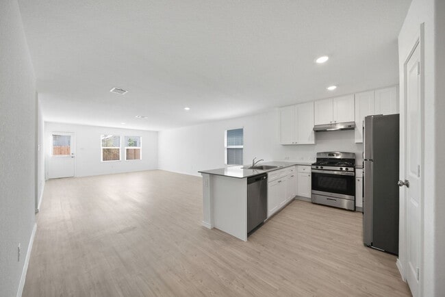 Building Photo - 3 Bedroom/2 Bath Crescent Hills Subdivision