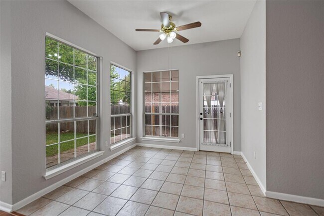 Building Photo - 901 Cashew Ln