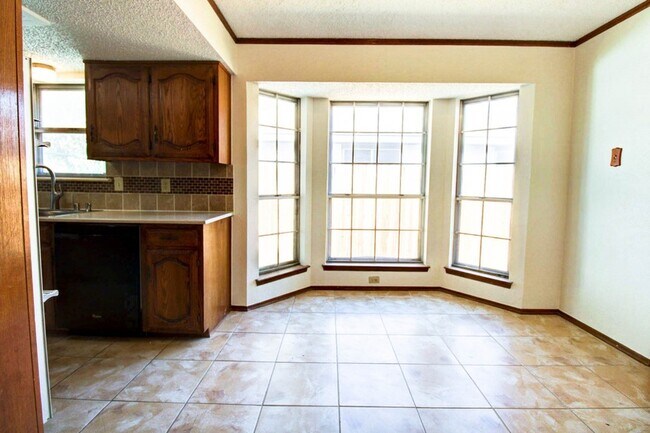 Building Photo - 758 Brighton Ln
