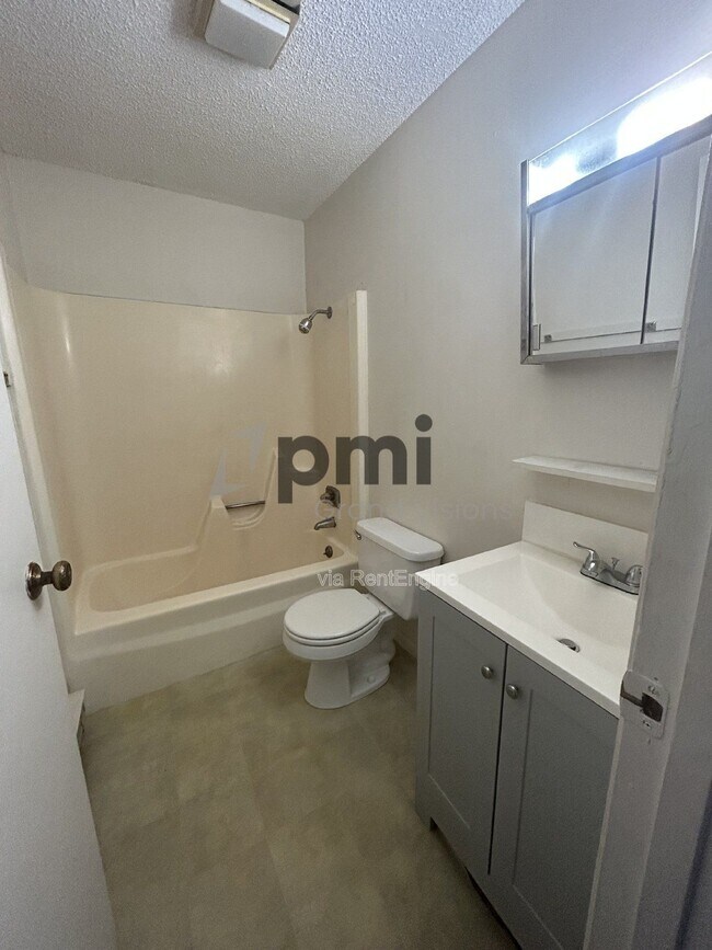 Building Photo - 24 W Buchanan Ave