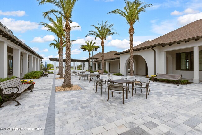 Building Photo - 2490 Treasure Cay Ln