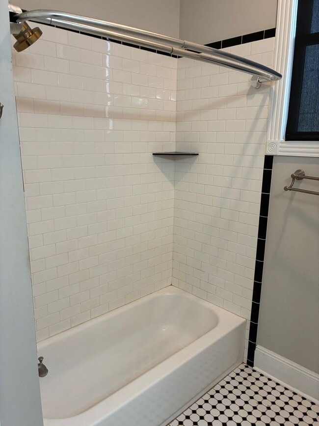 Building Photo - 117-119bottinelli