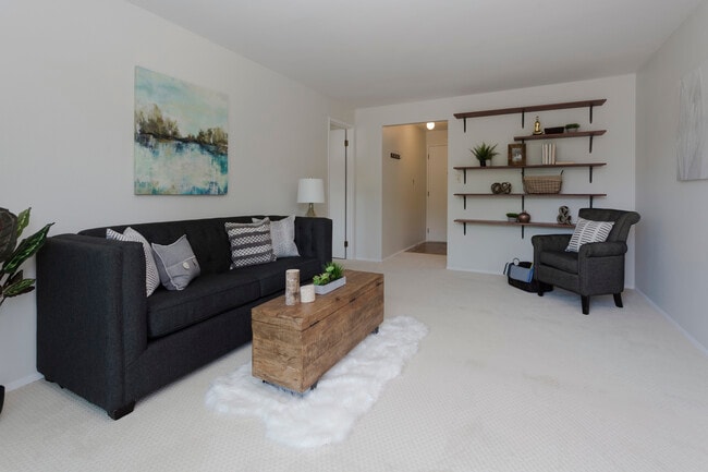 Building Photo - 911 N 73rd St