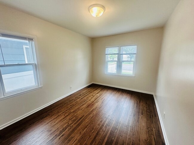 Building Photo - Stylish 3-Bedroom Home in Northeast Minnea...