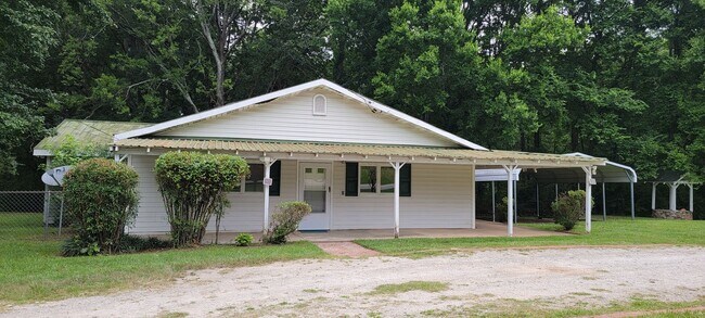 Primary Photo - Country House on 1 Acre