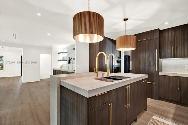 Building Photo - 600 San Antonio Ave