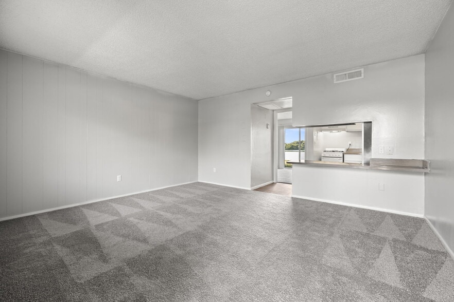 Building Photo - Lakes at Largo Apartments