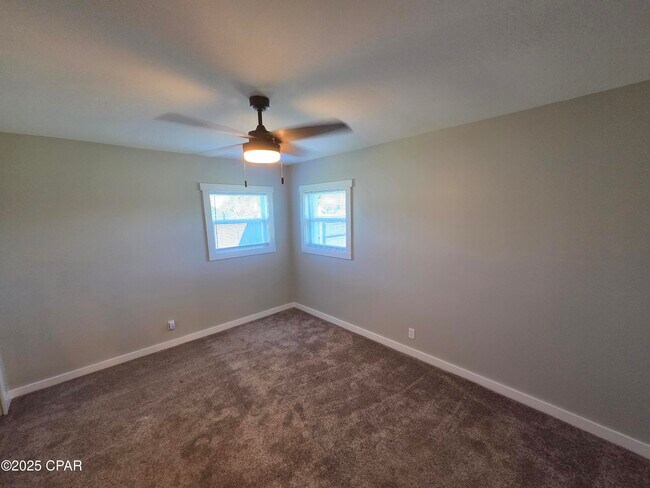 Building Photo - 5253 Collins Dr