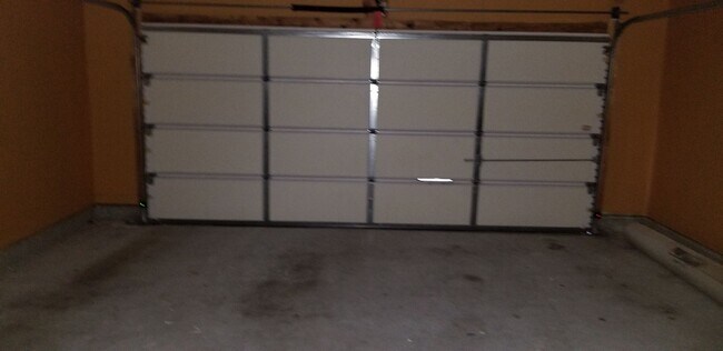 Building Photo - LOCATION! HARWOOD FLOORS!