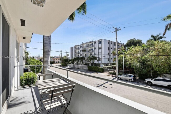 Building Photo - 1601 Bay Rd