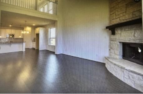 Building Photo - 18122 Glenlyon Dr