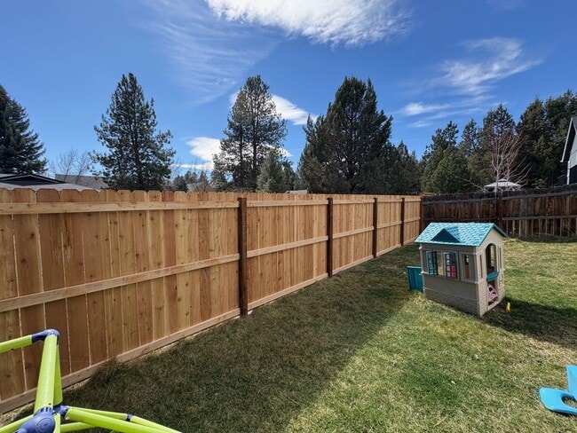 Building Photo - Single Level 3 Bed/2 Bath Home in SE Bend - Conifer Ave
