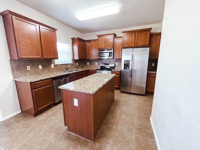 Kitchen - 4904 Bridgewood Dr