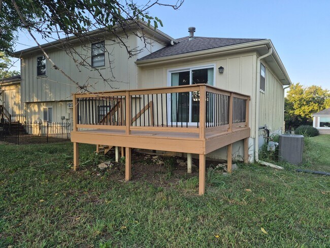Building Photo - 803 S Medford Cir