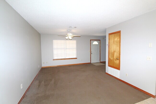 Building Photo - Available 8/15 – Charming 3BR/2BA Milton H...