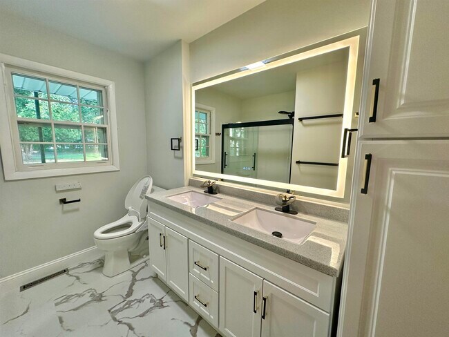 Building Photo - 21 N Kenosha Dr