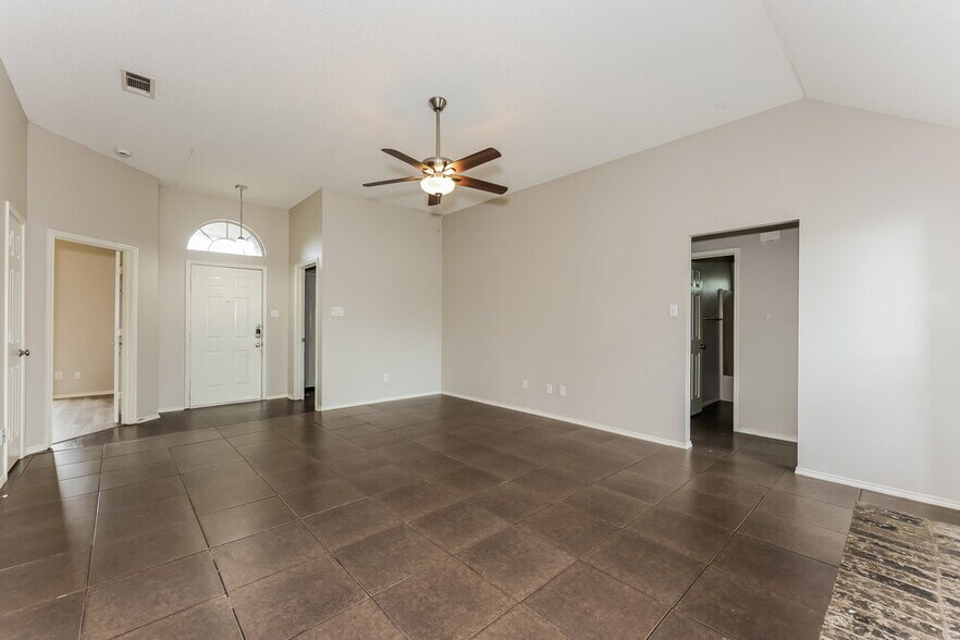 Building Photo - 706 Valleycreek Rd
