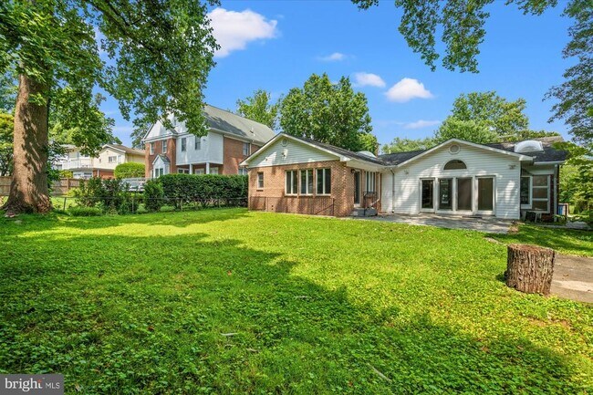 Building Photo - 7504 Radnor Rd