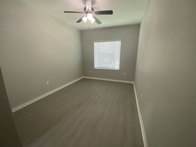 Building Photo - 3 Bedroom 2 Bath Villa in Oak Tree Pointe for RENT!