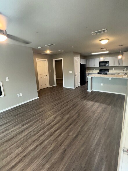 Building Photo - 6108 Abrams Rd