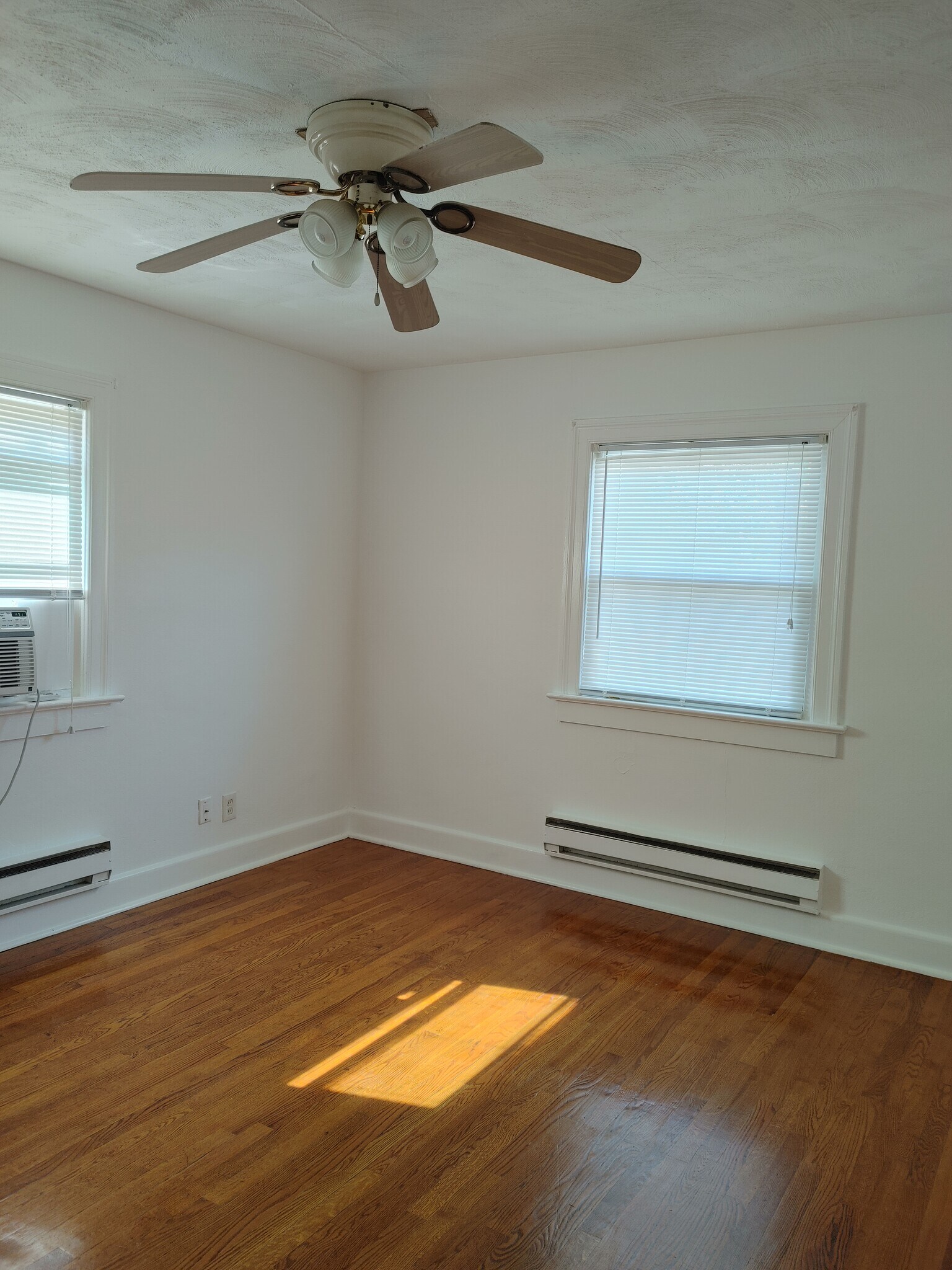 Building Photo - 3837 Beach Ave