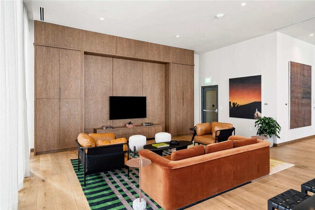 Building Photo - 601 N Miami Ave