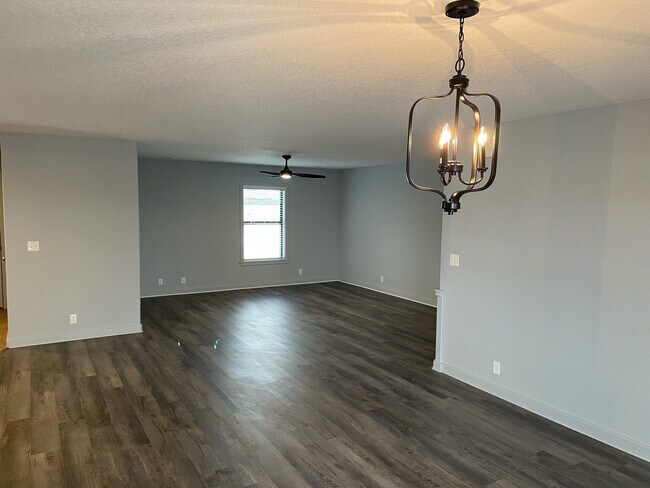 Building Photo - 9969 Glen Rd