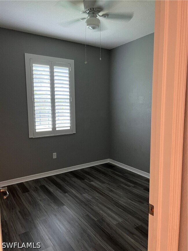 Building Photo - 4163 Bluegrass Dr