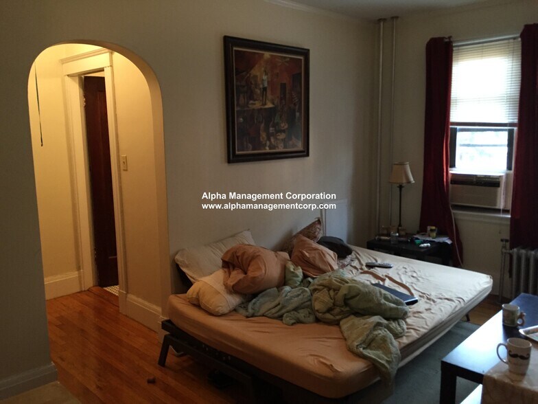 Building Photo - 349 Pleasant St