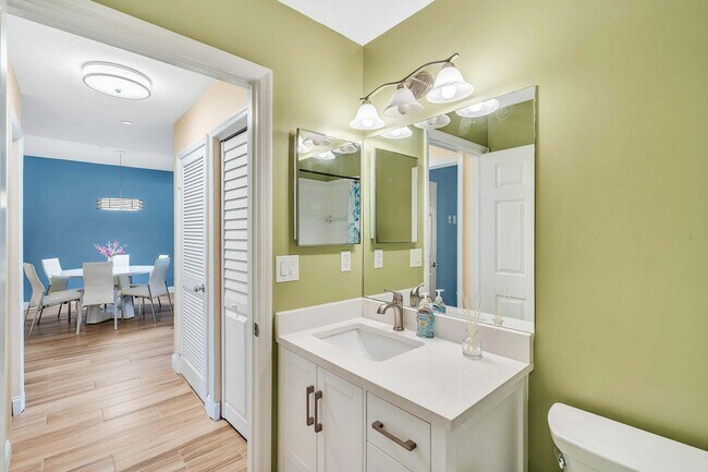 Building Photo - 827 Oak Harbour Dr