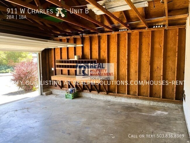 Building Photo - 911 Charles St