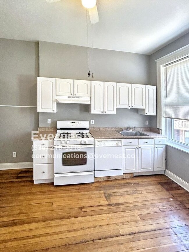 Building Photo - 4-Bedroom, 2-Bathroom Home in a Convenient...