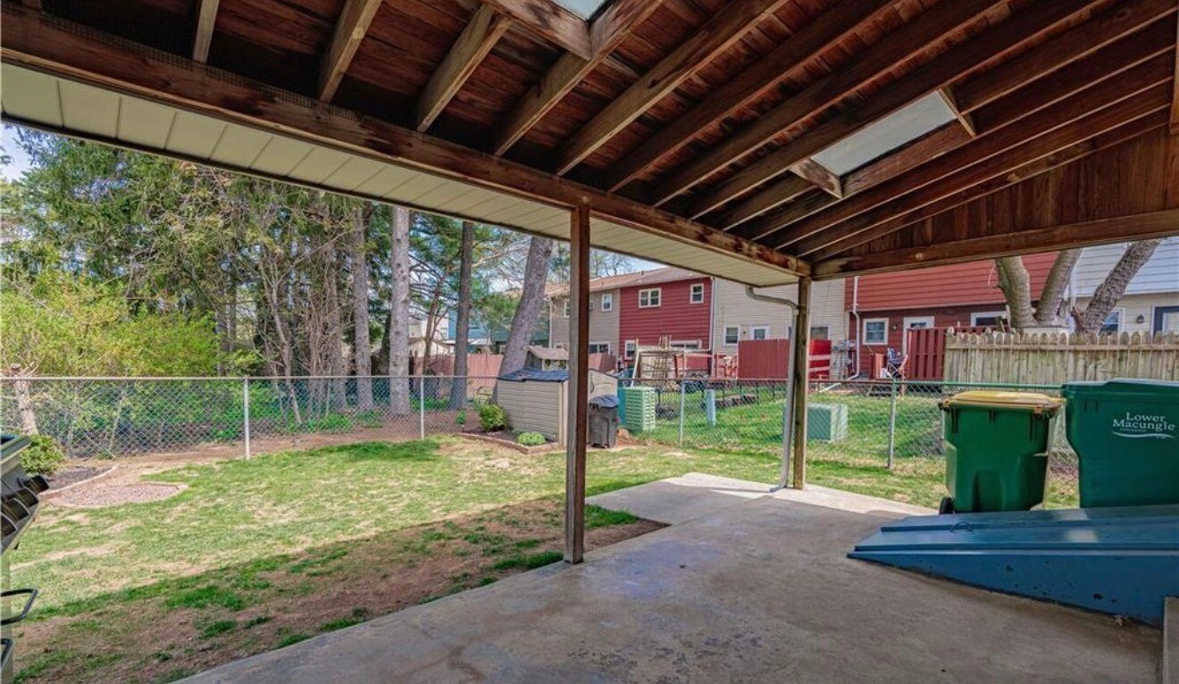 Building Photo - 5727 Greens Dr