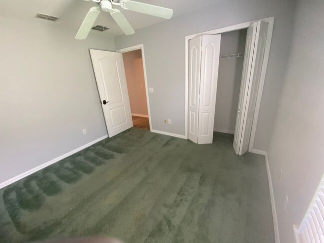 Building Photo - 4 Bedroom 3 Bath home in Sandy Ridge subdivision, in Davenport for RENT!