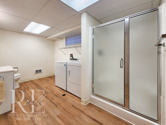 Building Photo - Quiet Living with Panoramic Dyes Inlet Sun...