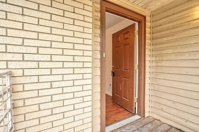 Building Photo - 748 Martindale Rd