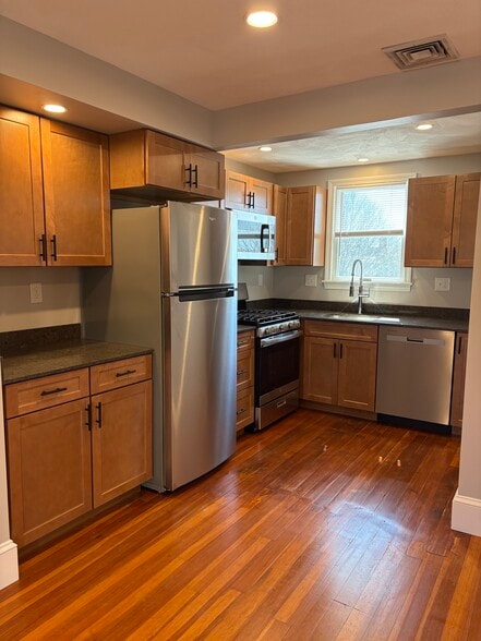 Building Photo - 12 Madison Ave