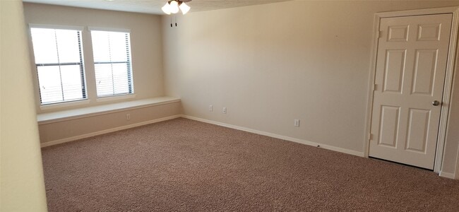 Building Photo - 11614 Royal Oaks Crossing