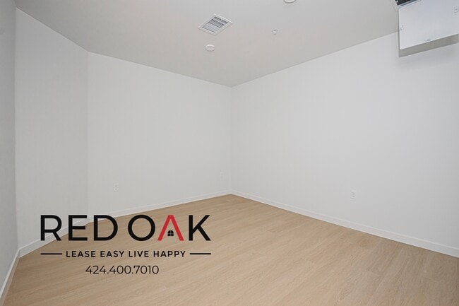 Building Photo - 856 S Gramercy Dr