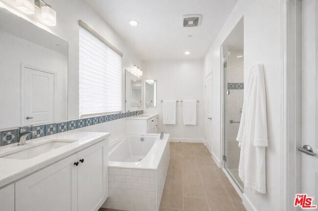 Building Photo - 12510 W Fielding Circle