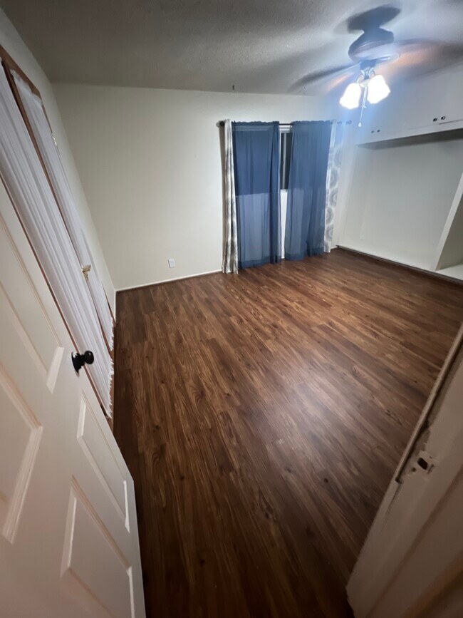 Building Photo - 226 W Avenida Palizada